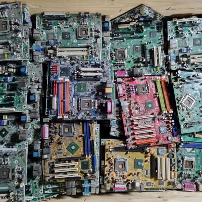 Tištěné spoje  z PC nové bez kovu, s kovy -20kč