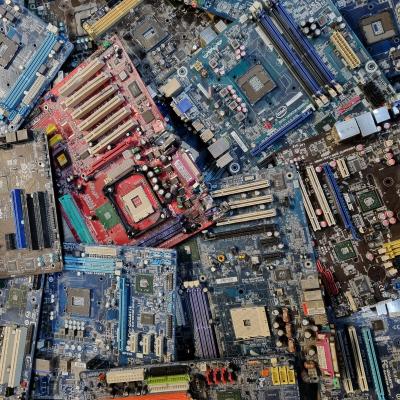 Tištěné spoje z PC nejnovější, s kovy -10kč